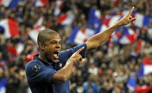 L'attaquant de l'équipe de France, Loïc Rémy, après son but inscrit contre l'Albanie au Stade de France le 7 octobre 2011.