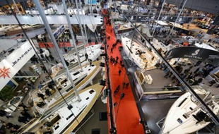 Dans les allées du Salon nautique, le 8 décembre 2012 à Paris