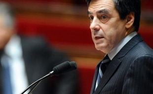 Le Premier ministre François Fillon a lancé vendredi soir un appel "à l'unité nationale" face à la crise financière, évoquant des "temps difficiles".