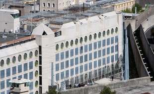 Vue générale de la prison des Baumettes le 25 avril 2012.
