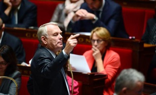 Les députés ont adopté mardi en première lecture le projet de loi sur les retraites, avec les seules voix socialistes, tandis que plusieurs milliers de manifestants contestaient devant l'Assemblée nationale et en province cette réforme qualifiée d'"erreur historique".