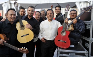 Chico et les Gypsies à Marseille, le 21 juin 2013, dans les coulisses d'une émission pour la Fête de la musique.