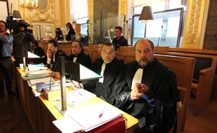 Les avocats de Daniel Legrand, acquitté de l'affaire Outreau, à la cour d'assises pour mineurs d'Ille-et-Vilaine. Au premier plan Me Eric Dupont-Moretti et Franck Berton.