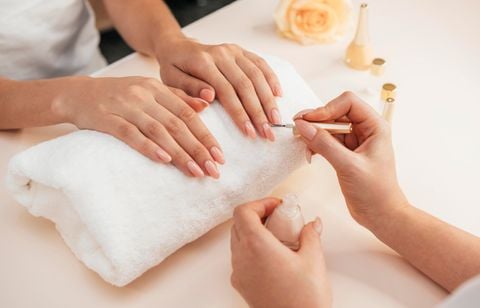 Certains vernis semi-permanents bientôt interdits à la vente en Europe