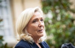 Le Pen prête à « sacrifier tous les mandats de la Terre » pour l’alternance