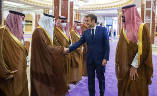 Emmanuel Macron en Arabie saoudite le 4 décembre 2021