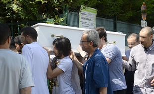 Hommage à Abelrazak mort d'une infection digestive aigue en colonie de vacances) à la mosquée d'Orly le 16 juillet 2014. AFP PHOTO / BERTRAND GUAY