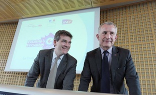 La SNCF et Réseau Ferré de France (RFF) souhaitent que l'Etat renonce à 500 millions d'euros de recettes par an pour permettre d'équilibrer le système ferroviaire à terme, rapportent Les Echos mardi.
