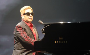 Le chanteur Elton John au SSE Arena de Belfast en 2016