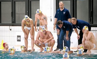 Le coach Petar Kovacevic et le manager Armand Mikaelian donnent les consignes.