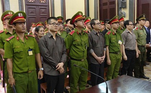 Des membres du groupe d'opposants au pouvoir politique vietnamien jugés le 22 août 2018.
