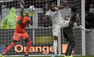 A l'image de Moussa Dembélé, les Lyonnais ont tout tenté en fin de rencontre mais ils ont sans cesse buté sur Alfred Gomis, excellent ce samedi.