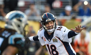 Le quarterback Peyton Manning des Denver Broncos lors du Super Bowl contre les Carolina Panthers, à Santa Clara, en Californie, le 7 février 2016
