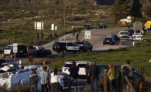 . Dorner avait été repéré mardi midi après avoir volé un véhicule et avait été aussitôt pris en chasse par la police. Après avoir abandonné le véhicule, il s'était barricadé dans un chalet, qui a pris feu après un assaut des forces de l'ordre.