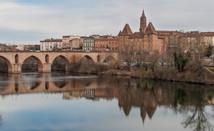 Les berges du Tarn à Montauban.