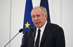 Sur TF1, Bayrou tend la main aux oppositions mais sans les convaincre