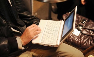 Le vote par Internet permet de voter depuis n'importe quel endroit, sur ordinateur.