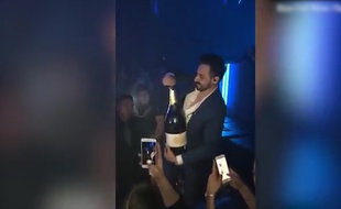 Il renverse une bouteille de champagne à 30 000£ en boite - Le Rewind