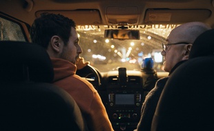 Hakim Jemili et Michel Blanc dans «Docteur ?» de Tristan Séguéla