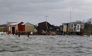 Des maisons de pêcheurs détruites par l'ouragan Sandy, le 30 octobre 2012, près de Fire Island (Etats-Unis).