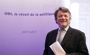 L'ancien ministre Jean-Louis Borloo a été réélu en toute discrétion à la présidence du Parti radical qui tiendra samedi son 113e congrès à Paris, a-t-on appris mardi auprès du parti valoisien.