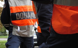 Illustration de douaniers français.