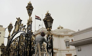 L'Egypte va lever mercredi l'état d'urgence en vigueur depuis plus de trente ans, sauf en cas de délits violents, a déclaré mardi le chef du pouvoir militaire, le maréchal Hussein Tantaoui, dans une allocution télévisée