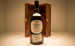 Le cognac conforte pour la deuxième année consécutive sa première place en valeur à l'exportation dans le secteur des vins et spiritueux, devant les vins de bordeaux et le champagne, malgré la baisse du marché chinois, a-t-on appris auprès de l'interprofession.