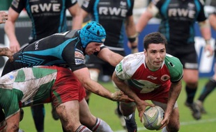 Edimbourg a rejoint les quarts de finale de la Coupe d'Europe avec sa victoire bonifiée dimanche sur les London Irish (34-11) qui le place en tête de la poule 2, dans laquelle les Gallois de Cardiff se sont également qualifiés comme meilleurs deuxièmes en battant le Racing-métro (36-30).