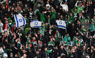 Des supporteurs du Maccabi Haïfa au stade olympique de Berlin le 30 septembre 2021, lors du match de Ligue Europa Conférence contre l'Union Berlin.