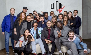 Mouloud Achour et l'équipe de Clique TV.