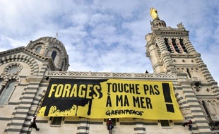 "Facenuke", un outil en ligne lancé vendredi par Greenpeace, met en évidence les interactions entre les hommes et organisations qui font la politique énergétique de la France, tels que Areva, les grands partis politiques, les patrons de l'industrie ou les chercheurs, sans négliger les hommes de l'ombre.