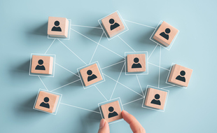 Il est utile d'entretenir son réseau de relations professionelles.