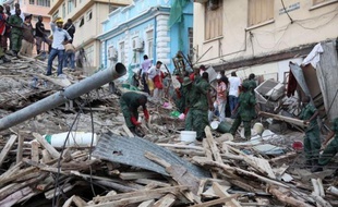Le bilan de l'effondrement vendredi d'un immeuble en construction dans le centre de Dar es Salaam a atteint 34 morts, a-t-on appris lundi de source officielle alors que l'espoir s'amenuise de retrouver vivantes les personnes disparues.