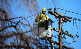 Le deuxième mandat de Barack Obama, conquis en pleine crise énergétique à cause de l'ouragan Sandy, devrait mettre l'accent sur la modernisation du réseau électrique américain, les énergies renouvelables, et l'accélération du forage de gaz et pétrole de schiste.