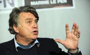 L'avocat et député FN Gilbert Collard s'est désolé de ne pouvoir défendre les militants identitaires poursuivis pour l'occupation du chantier de la mosquée de Poitiers, en dénonçant un "procès d'opinion" et "une chasse aux sorcières", sans cautionner leur action.