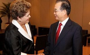Dilma Rousseff, présidente du Brésil, et Wen Jiabao, le Premier ministre chinois, lors du sommet Rio+20 le 21 juin 2012.