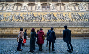Des touristes à Dresde le 16 novembre 2015