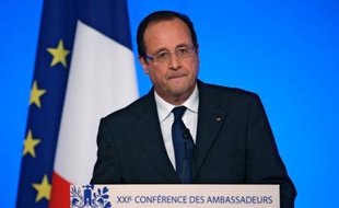 Le ministre des Affaires étrangères Laurent Fabius a simplement indiqué mercredi, à l'issue d'un Conseil de défense sur la crise syrienne réuni à l'Elysée, que le président François Hollande prendrait "le moment venu les décisions qui s'imposent".