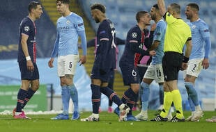 Angel Di Maria a été expulsé pour un mauvais geste sur Fernandinho lors de Manchester City-PSG, le 4 mai 2021.