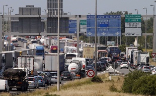 Bouchon sur la rocade d'accès au tunnel sous la Manche en juin dernier.