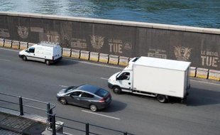 Un graffiti "le diesel tue" sur les rives de la Seine à Paris le 6 juillet 2012