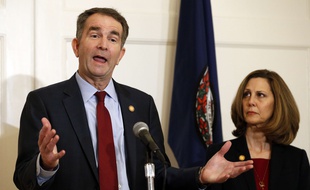 Le gouverneur démocrate de Virginie, Ralph Northam, et son épouse, Pam, à Richmond, le 2 février 2019.