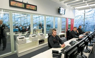 Le centre de commandement reçoit 4 500 appels par jour et déclenche 1 500 interventions.