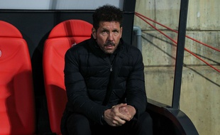 Diego Simeone traverse une passe difficile sur le banc de l'Atletico Madrid.