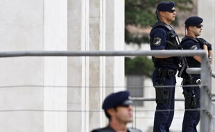 Les deux suspects tchétchènes arrêtés mercredi en Espagne avec un autre homme ont été incarcérés dimanche par un juge d'instruction, qui les a inculpés d'"appartenance à une organisation terroriste" et "possession de substances explosives", selon l'arrêt du juge.