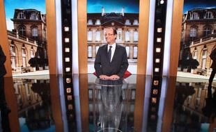 François Hollande, le candidat du PS à la présidentielle, sur le plateau de l’émission «Paroles de candidats» de TF1, le 27 février 2012.