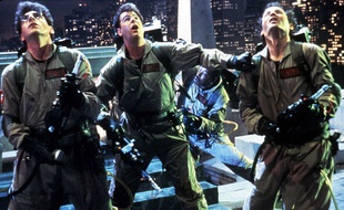 Image tirée du film Ghostbusters avec Dan Aykroyd, Harold Ramis et Bill Murray