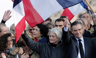 François Fillon et sa femme Penelope le 5 mars 2017au Trocadéro (AP Photo/Christophe Ena)