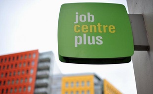 Le taux de chômage a rebondi au Royaume-Uni à 7,9% sur la période de trois mois achevée fin février après s'être stabilisé à 7,8% fin janvier, a annoncé mercredi l'Office des statistiques nationales (ONS).